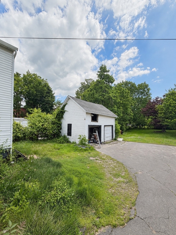 123 Grape Street Chicopee, MA 01013 - Photo 4 of 11