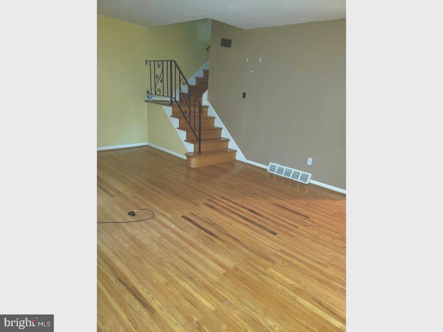 843 West Bells Mill Road Philadelphia, PA 19128 - Photo 5 of 20 Living Room