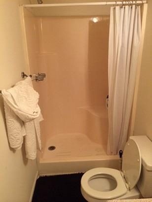 105 Old Central Road, Unit LAKECREST APARTMENTS Clemson, SC 29631 - Photo 6 of 8 Gallery Image 6