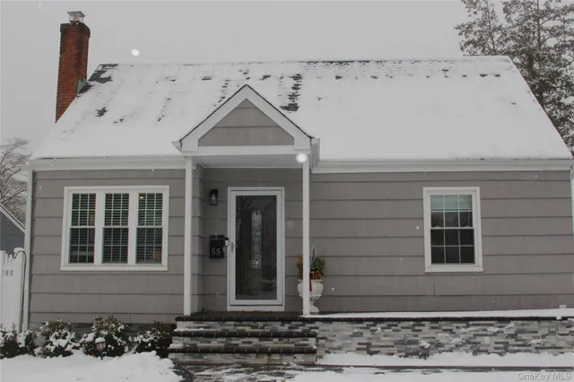 $769,000 | 55 Dosoris Lane, Glen Cove, NY 11542