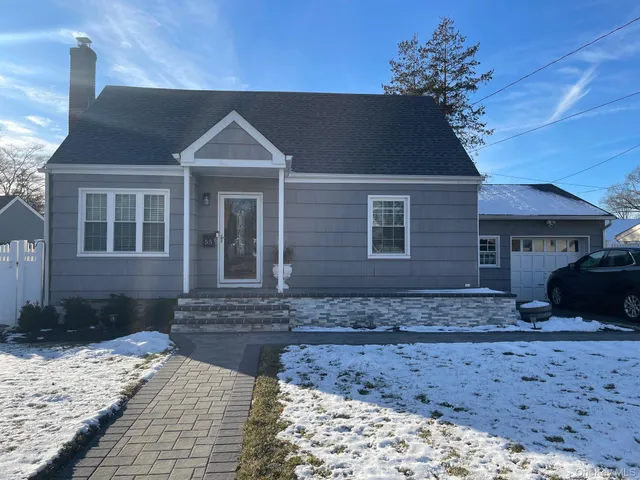 $769,000 | 55 Dosoris Lane, Glen Cove, NY 11542