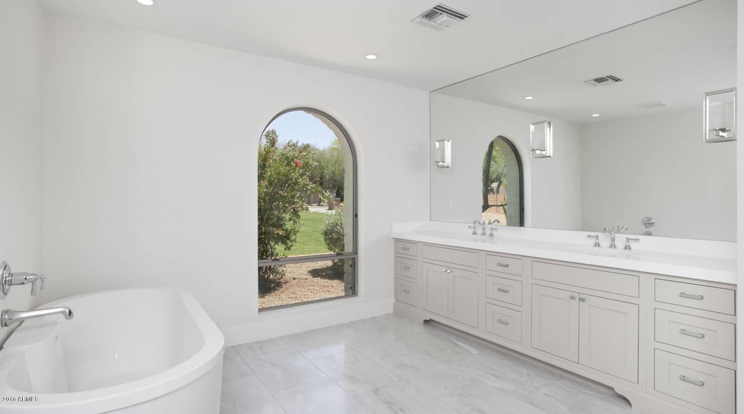5028 North Camelhead Road Phoenix, AZ 85018 - Photo 11 of 29 Master Bath