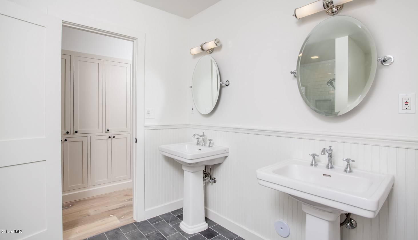 5028 North Camelhead Road Phoenix, AZ 85018 - Photo 15 of 29 Bath Room