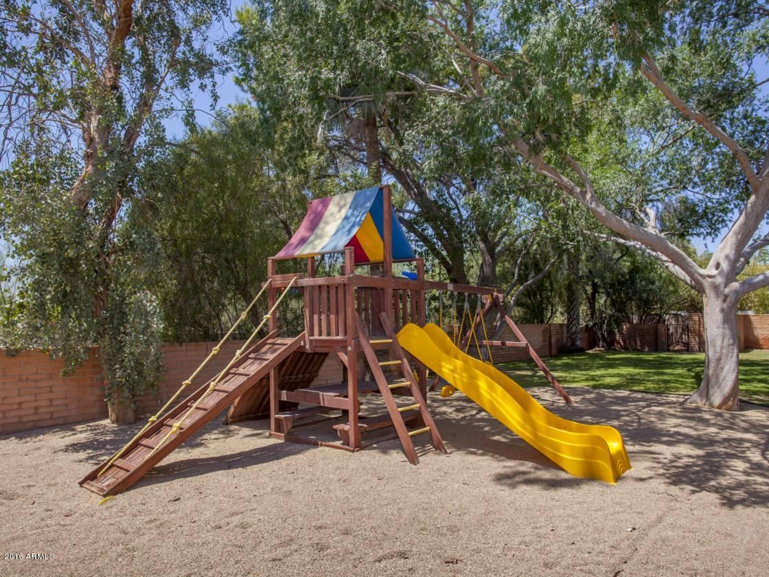 5028 North Camelhead Road Phoenix, AZ 85018 - Photo 27 of 29 Side Yard