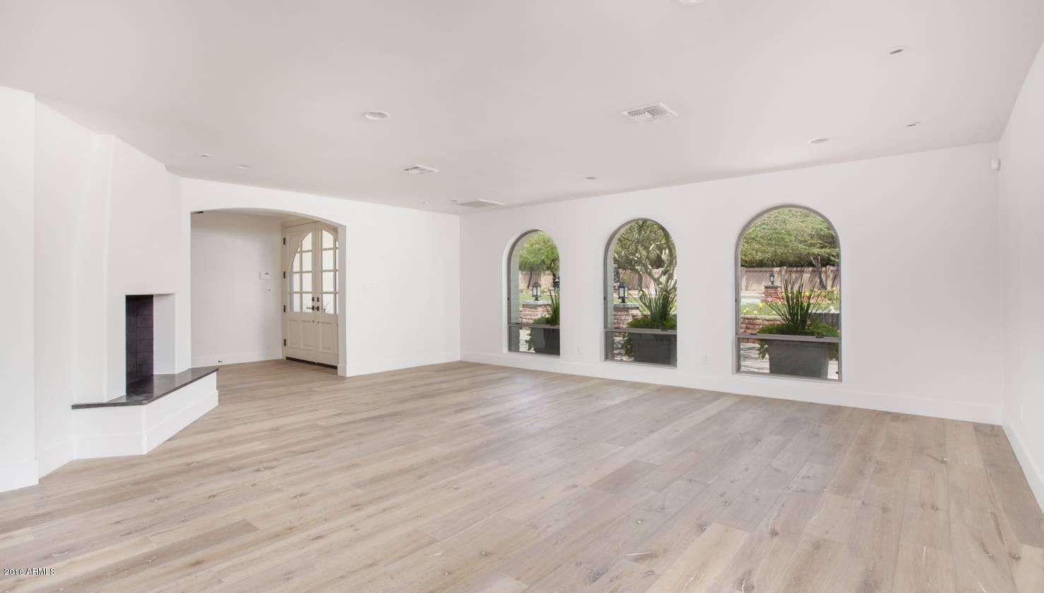 5028 North Camelhead Road Phoenix, AZ 85018 - Photo 7 of 29 Living Room