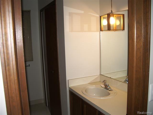 1368 Royal Crescent Street Rochester, MI 48306 - Photo 10 of 10 Bath