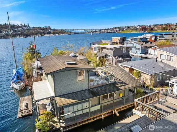 $998,000 | 2321 Fairview Avenue East, Unit 4, Seattle, WA 98102