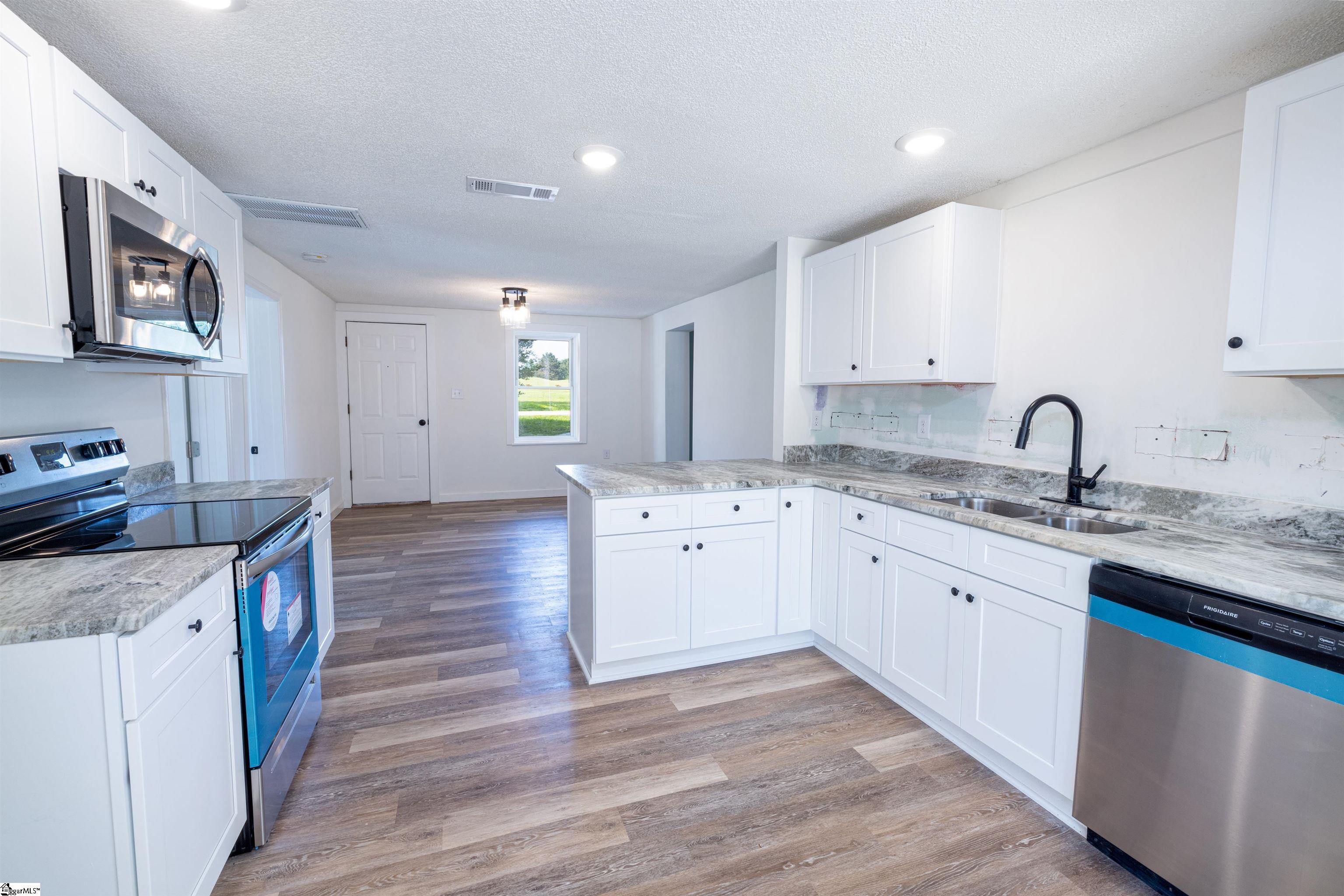 271 Lecroy Road Walhalla, SC 29691 - Photo 5 of 19 Gallery Image 5