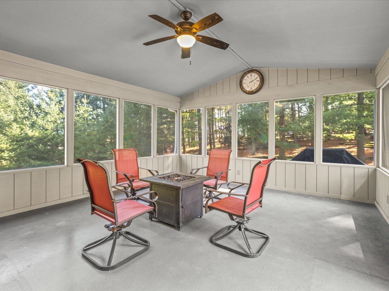 11575 Aberdeen Road Belvidere, IL 61008 - Photo 20 of 46 a living room with patio furniture and windows