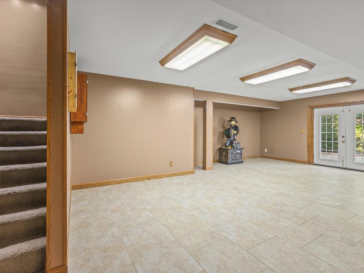 11575 Aberdeen Road Belvidere, IL 61008 - Photo 39 of 46 a view of an empty room with closet and a window