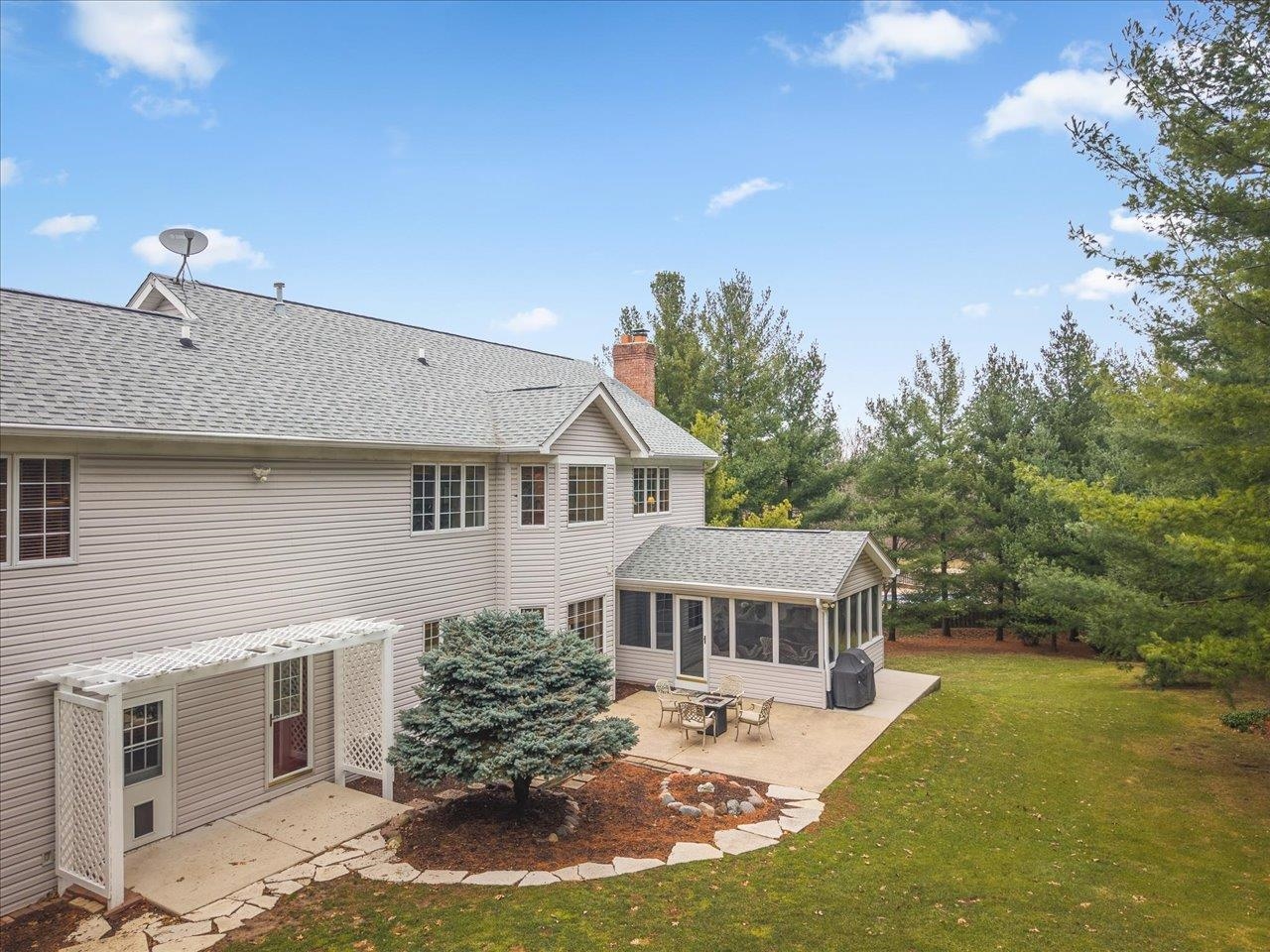 11575 Aberdeen Road Belvidere, IL 61008 - Photo 4 of 46 a aerial view of a house with a yard