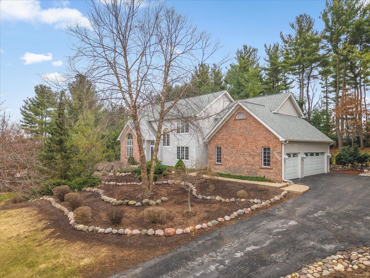 11575 Aberdeen Road Belvidere, IL 61008 - Photo 5 of 46 a view of a house with a yard