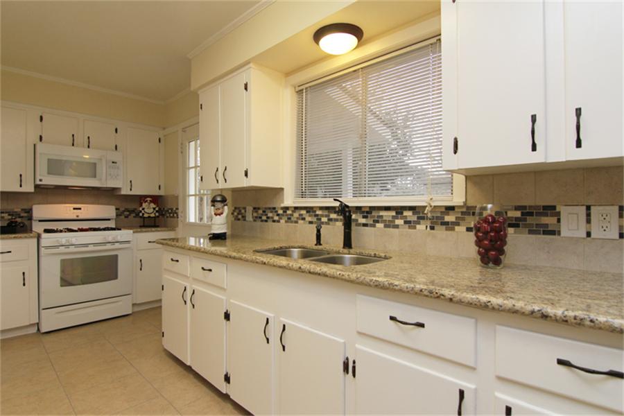 8526 Friendship Road Houston, TX 77080 - Photo 9 of 17