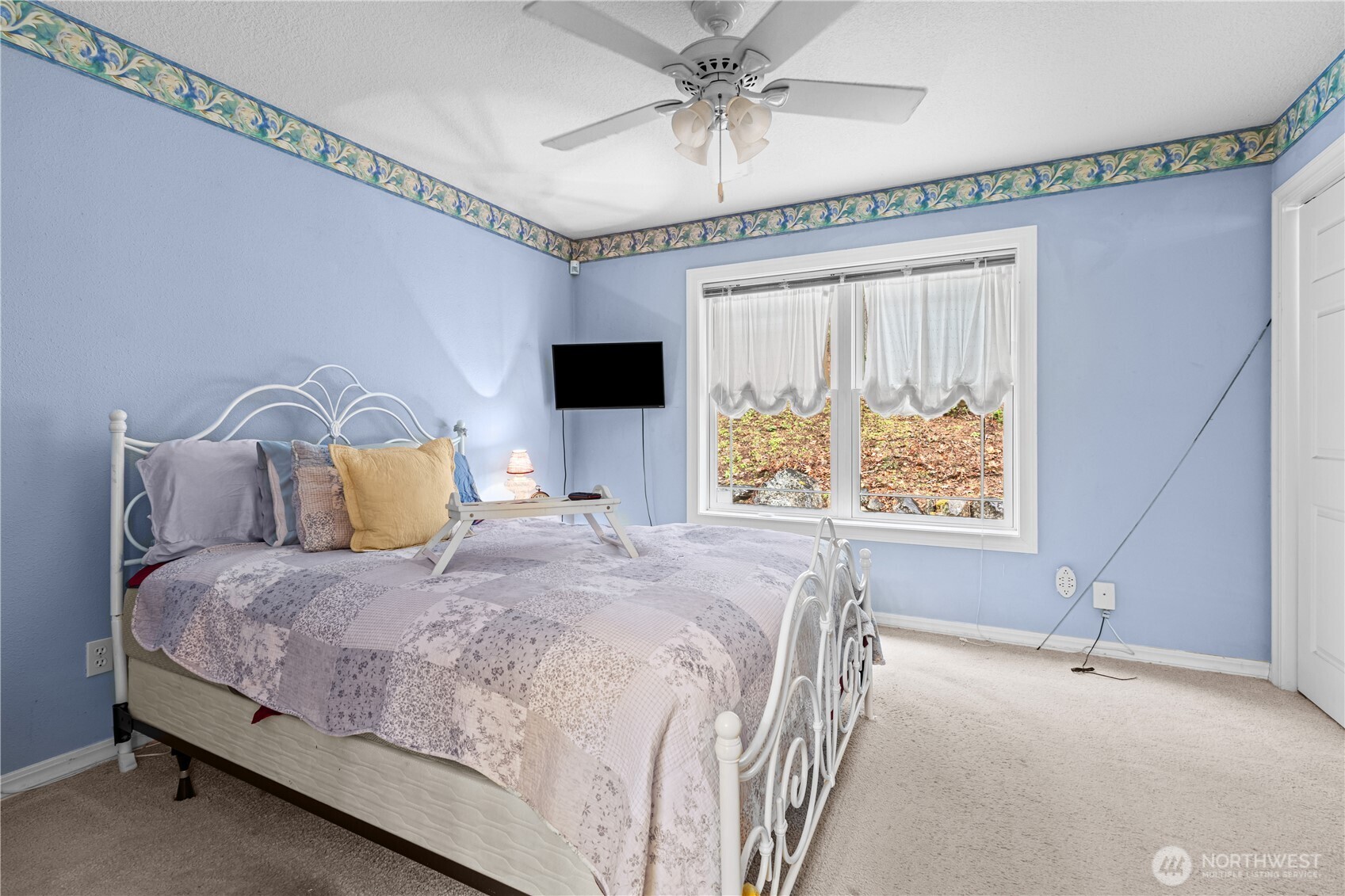 70 Rim View Place Hoodsport, WA 98548 - Photo 12 of 35 a bedroom with a bed and a chandelier