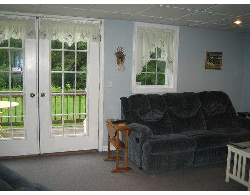 22 A Vinton Road Charlton, MA 01507 - Photo 22 of 24 a living room with furniture and a window