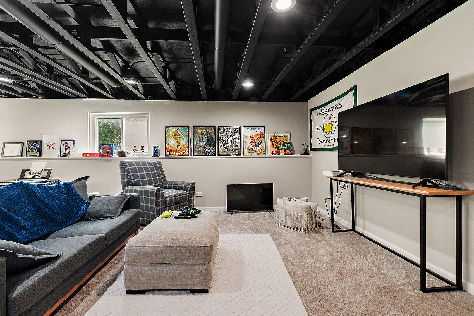 1526 Peachtree Lane Lockport, IL 60441 - Photo 19 of 28 a living room with furniture and a flat screen tv