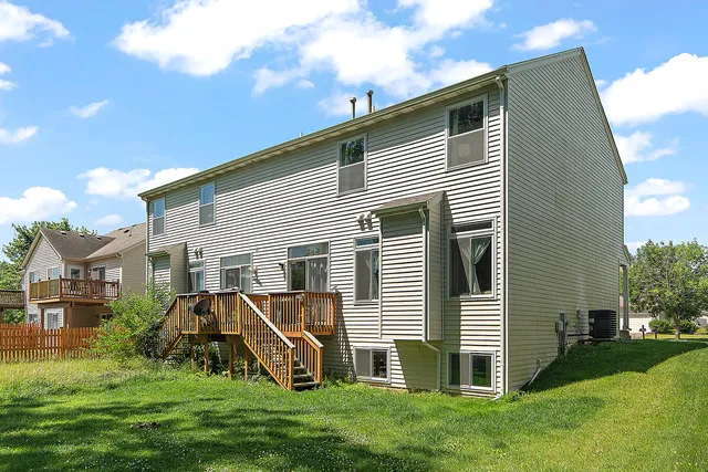 a view of a house with backyard