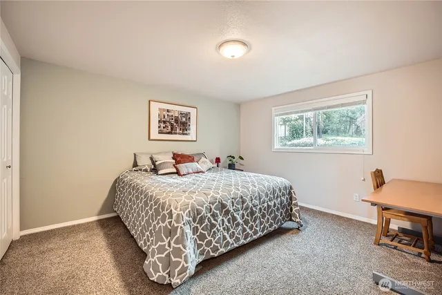 $1,195,000 | 12418 West Clear Lake Road East, Eatonville, WA 98328