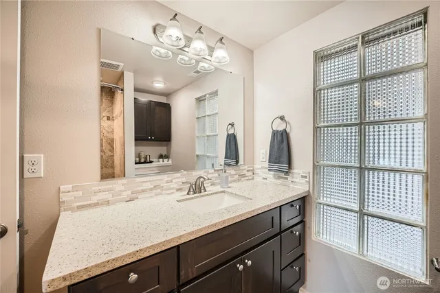 $1,195,000 | 12418 West Clear Lake Road East, Eatonville, WA 98328