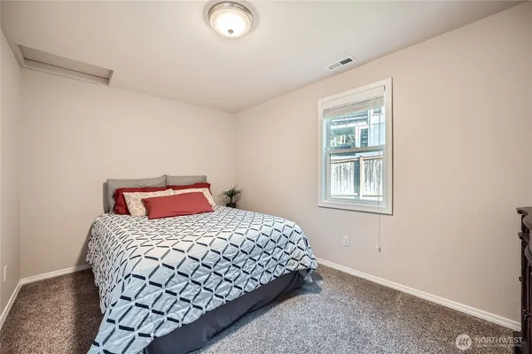 $1,195,000 | 12418 West Clear Lake Road East, Eatonville, WA 98328