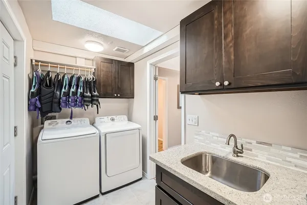 $1,195,000 | 12418 West Clear Lake Road East, Eatonville, WA 98328