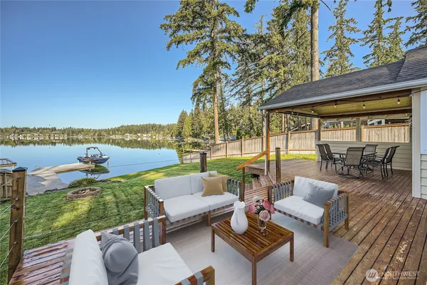 $1,195,000 | 12418 West Clear Lake Road East, Eatonville, WA 98328