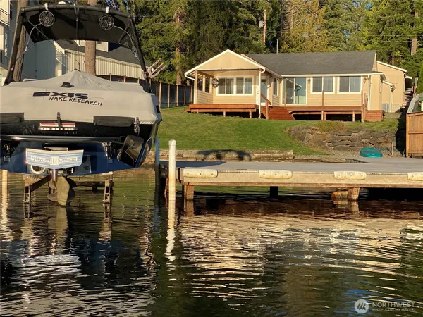 $1,195,000 | 12418 West Clear Lake Road East, Eatonville, WA 98328