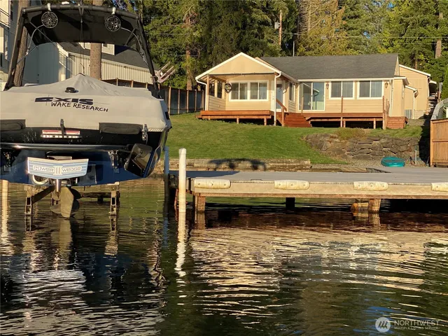 $1,195,000 | 12418 West Clear Lake Road East, Eatonville, WA 98328