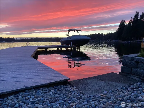 $1,195,000 | 12418 West Clear Lake Road East, Eatonville, WA 98328