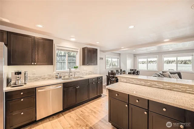 $1,195,000 | 12418 West Clear Lake Road East, Eatonville, WA 98328