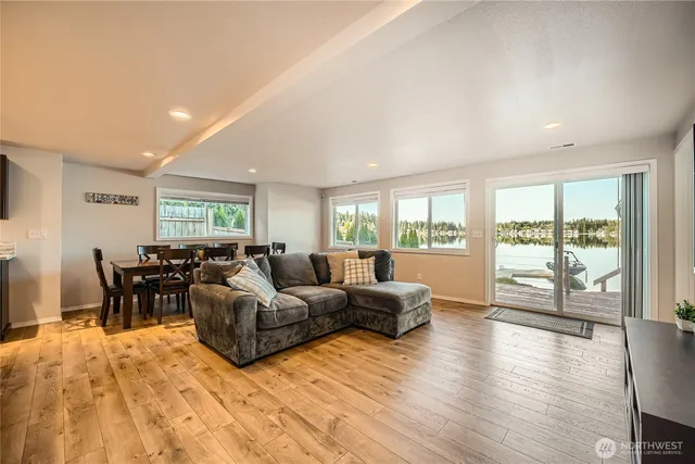 $1,195,000 | 12418 West Clear Lake Road East, Eatonville, WA 98328