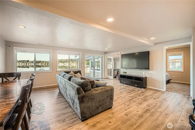 $1,195,000 | 12418 West Clear Lake Road East, Eatonville, WA 98328