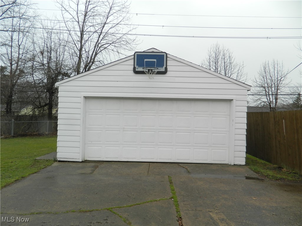 4888 Forest Road Mentor, OH 44060 - Photo 2 of 20