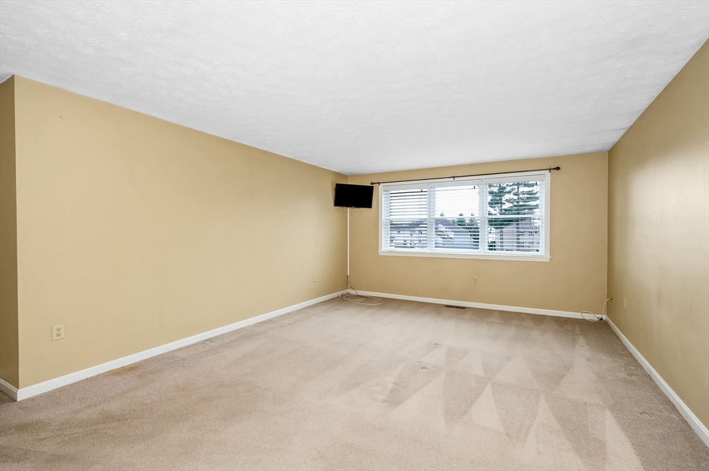 8 Fitzpatrick Circle, Unit 8 Nashua, NH 03063 - Photo 20 of 40