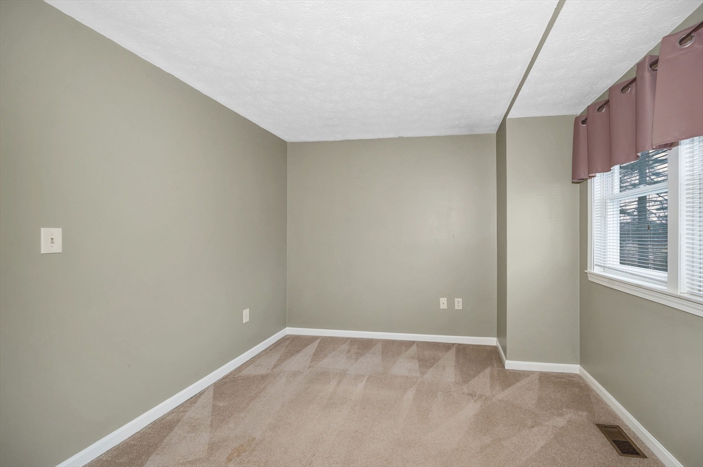 8 Fitzpatrick Circle, Unit 8 Nashua, NH 03063 - Photo 28 of 40