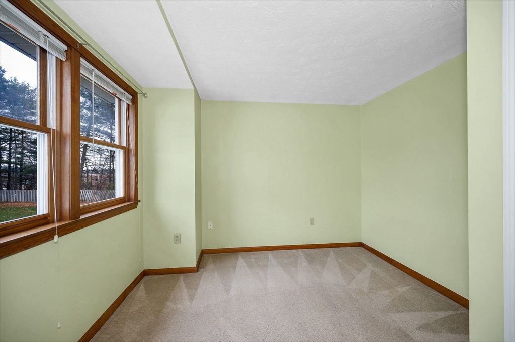 8 Fitzpatrick Circle, Unit 8 Nashua, NH 03063 - Photo 33 of 40