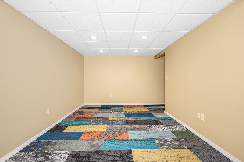 8 Fitzpatrick Circle, Unit 8 Nashua, NH 03063 - Photo 35 of 40