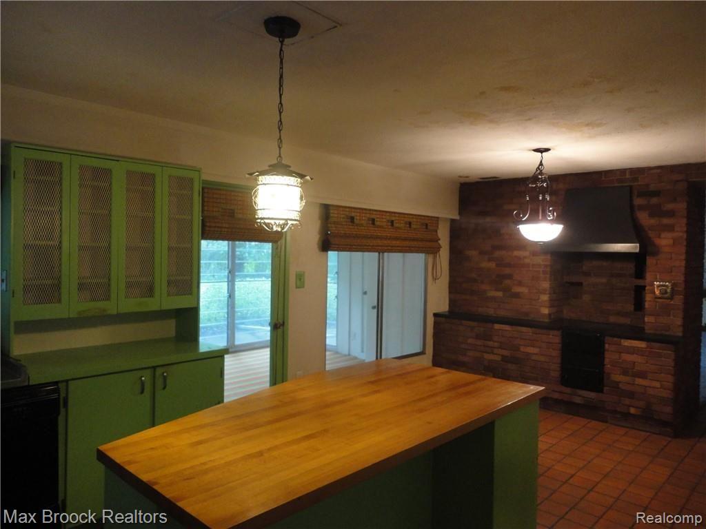 19625 Riverside Drive Beverly Hills, MI 48025 - Photo 10 of 20