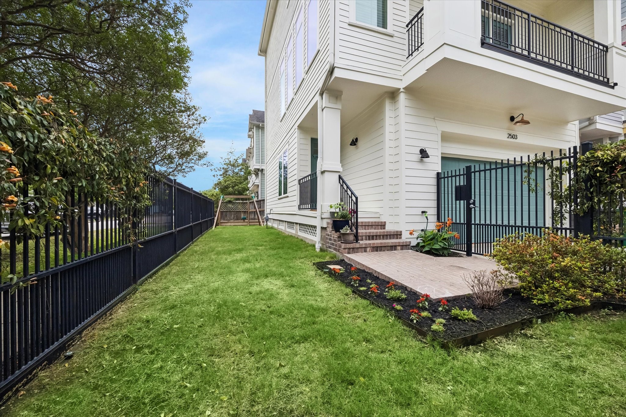 2503 Nicholson Street Houston, TX 77008 - Photo 19 of 22 Yard space that wraps around the side and back of the home.