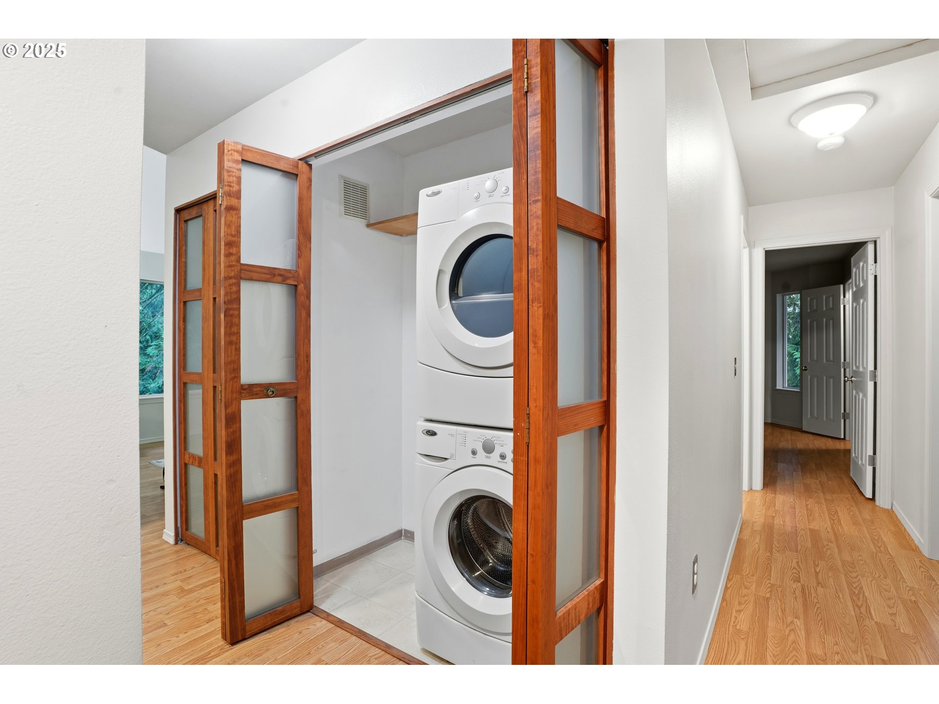 5156 Southwest Multnomah Boulevard, Unit L Portland, OR 97219 - Photo 3 of 18 Gallery Image 3