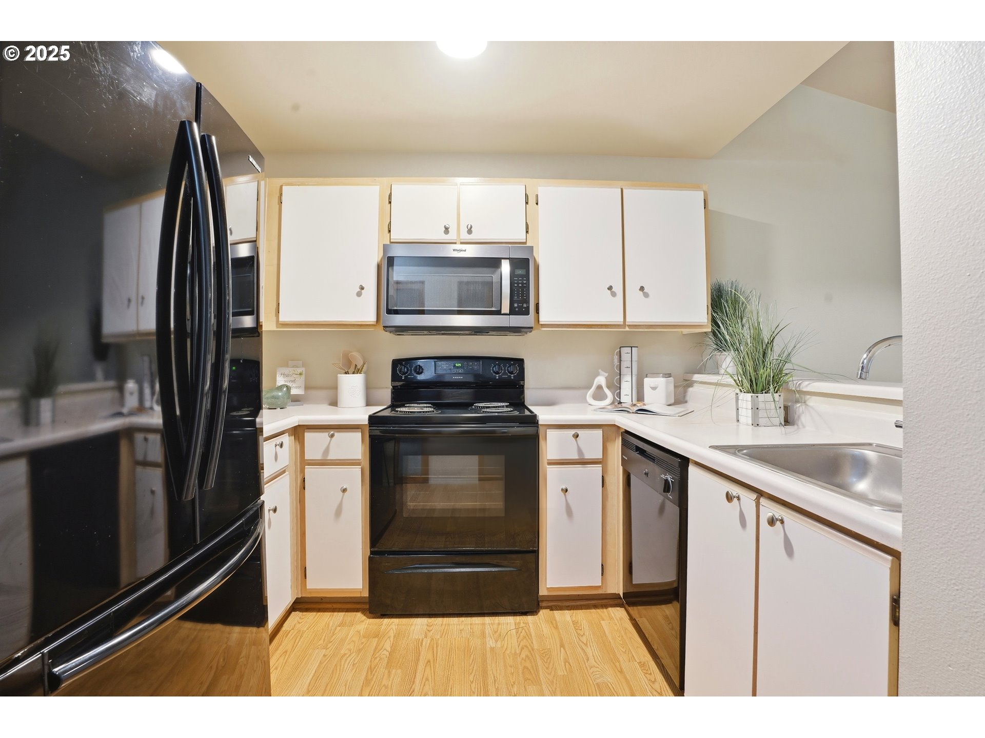 5156 Southwest Multnomah Boulevard, Unit L Portland, OR 97219 - Photo 5 of 18 Gallery Image 5