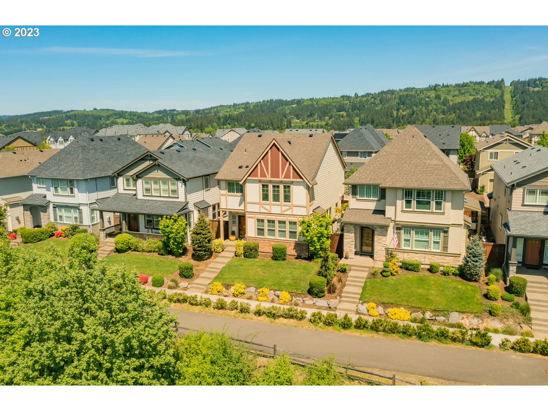 14756 Northwest Hydrangea Court Portland, OR 97229 - Photo 2 of 46 Gallery Image 2