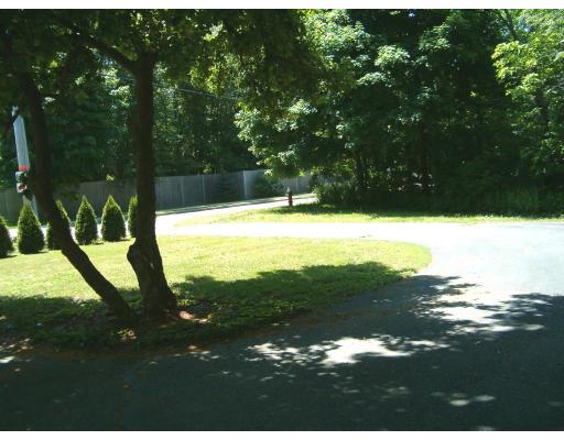 27 Concord Road Bedford, MA 01730 - Photo 12 of 13 Gallery Image 12