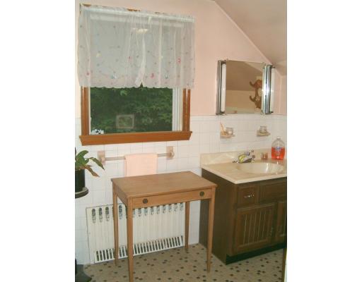27 Concord Road Bedford, MA 01730 - Photo 5 of 13 Gallery Image 5