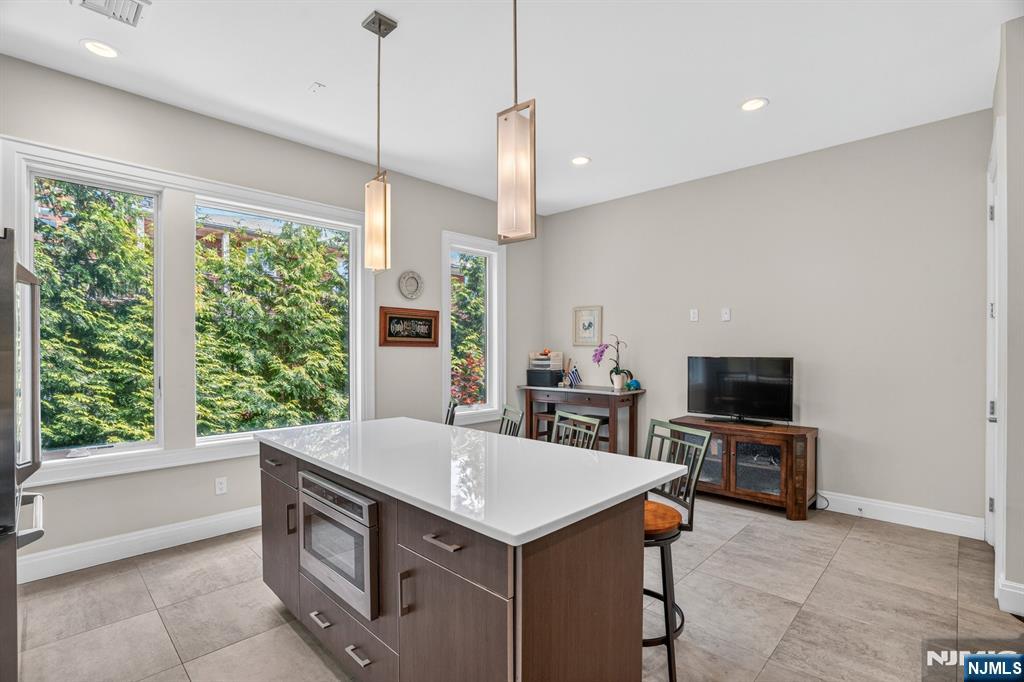 14 Hooks Lane Edgewater, NJ 07020 - Photo 9 of 31