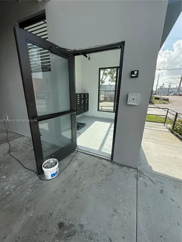 $2,400 | 1091 East 17th Street, Unit 301, Hialeah, FL 33010