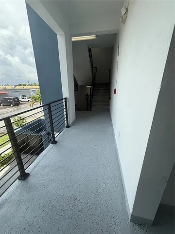 $2,400 | 1091 East 17th Street, Unit 301, Hialeah, FL 33010