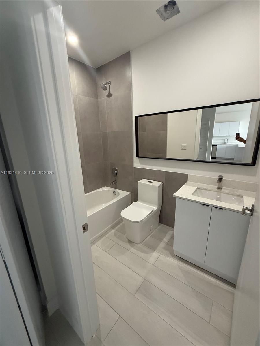 1091 East 17th Street, Unit 301 Hialeah, FL 33010 - Photo 4 of 21