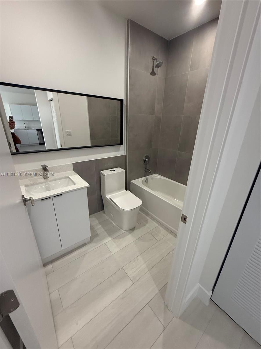 1091 East 17th Street, Unit 301 Hialeah, FL 33010 - Photo 5 of 21