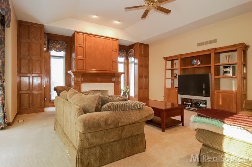 1069 Olympia Drive Rochester Hills, MI 48306 - Photo 10 of 27